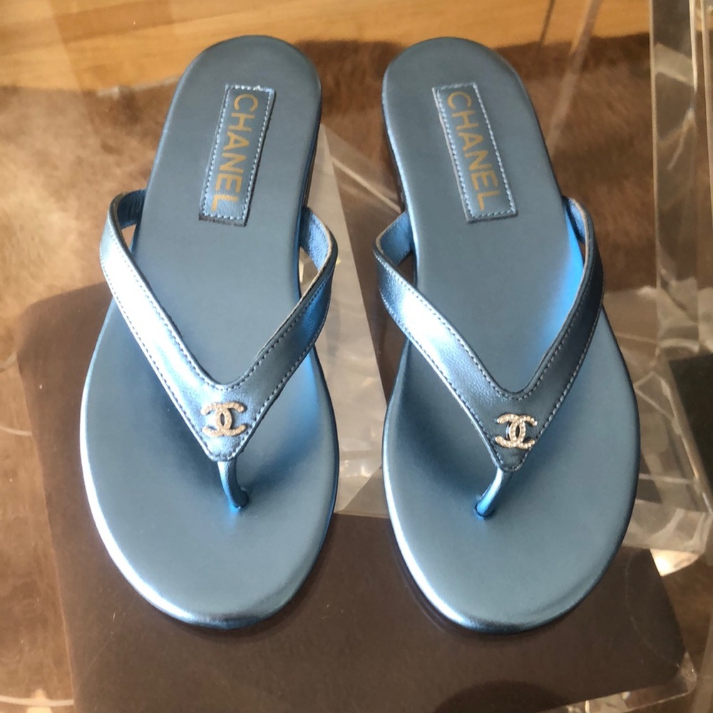 Chanel Blue Metallic Thong Sandals with CC Logo size 38